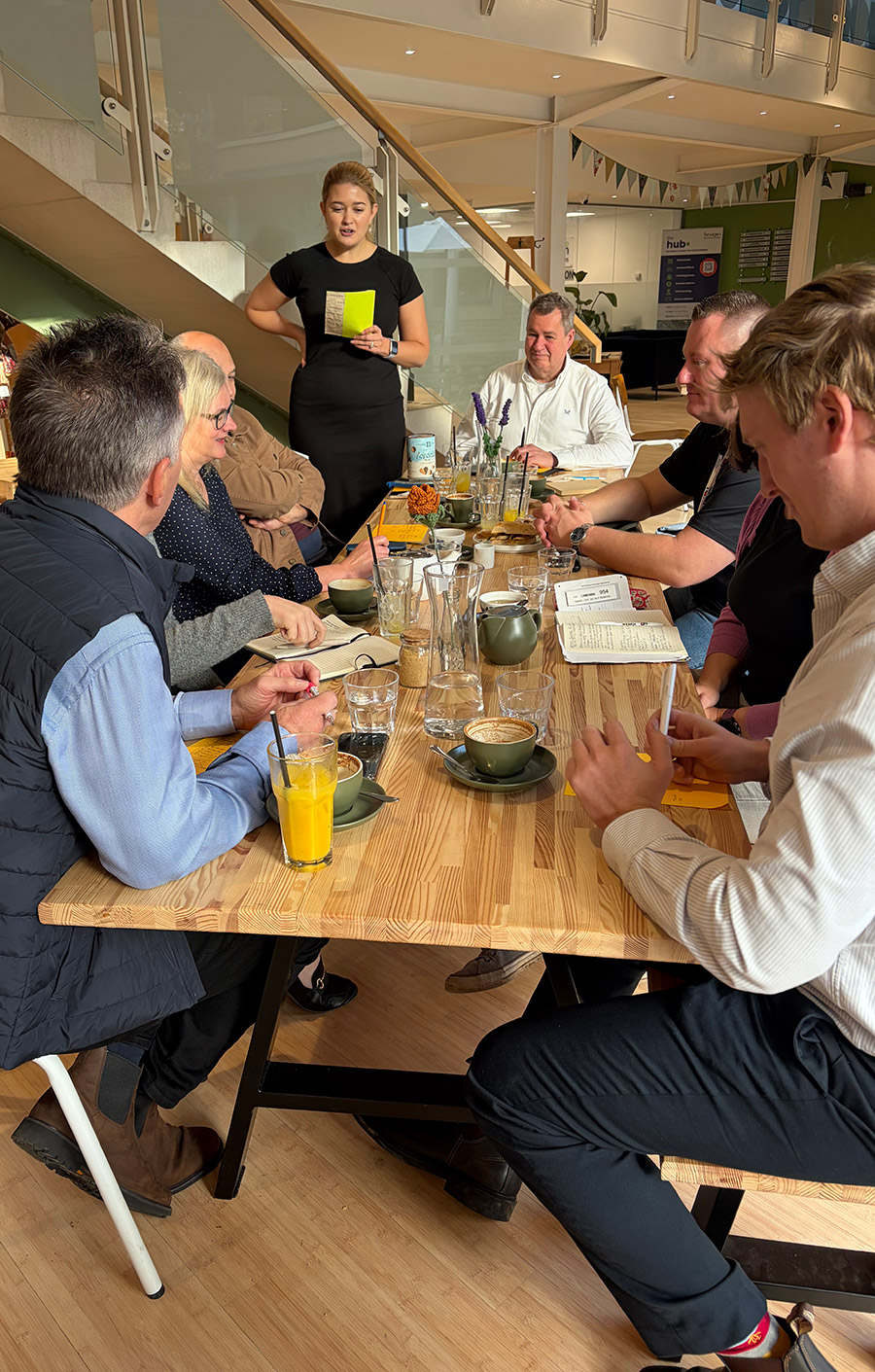 juice networking group in action, discussion over breakfast
